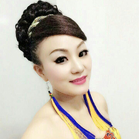 涓子：歌唱家