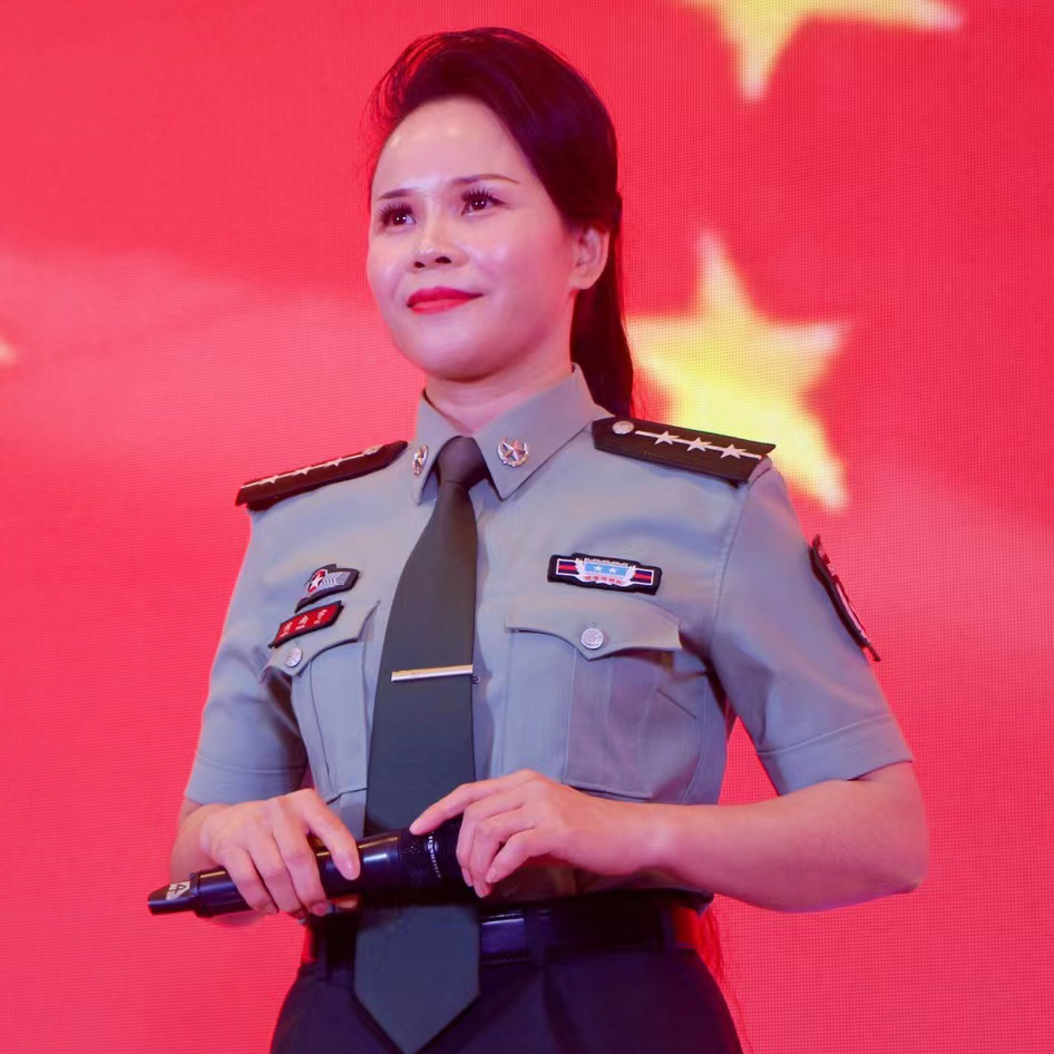 候南宁：声乐指导
